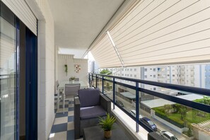 Outdoor dining - Beautiful property with 2 bedrooms. Swimming pool. Free Wifi, Sauna (Playa de Gandía)