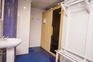 Bathtub, hair dryer, towels