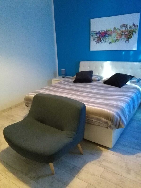 3 chambres, fer et planche à repasser, Wi-Fi gratuit, draps fournis