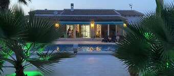 Modern villa with large garden and close to the sea