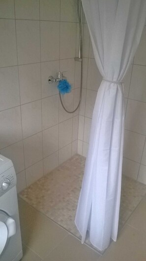 Douche, séchoir à cheveux