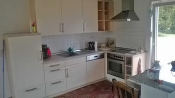 Kühlschrank, Mikrowelle, Ofen, Geschirrspüler