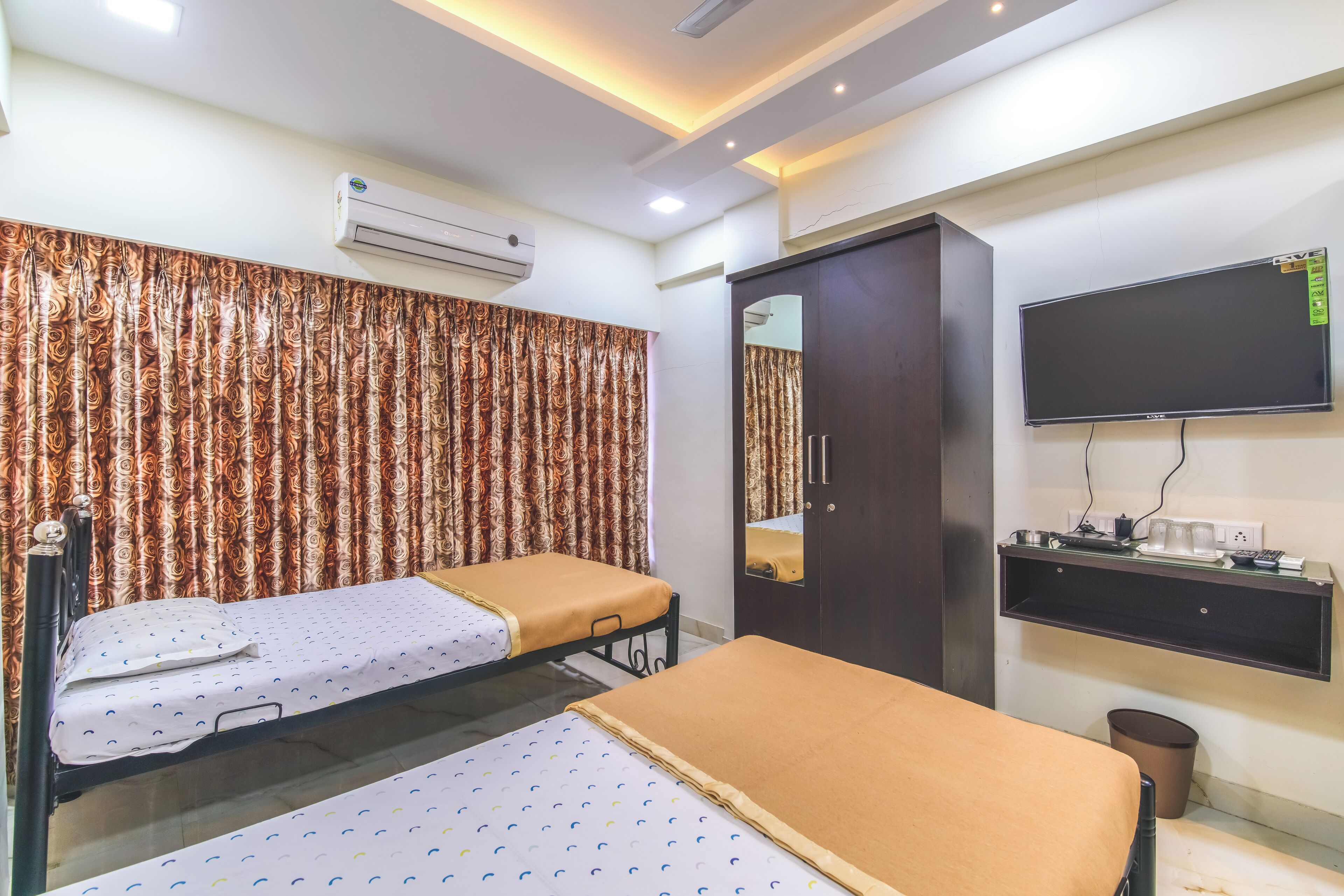 Premium Shared Dormitory | Pillow-top beds, in-room safe, desk, free WiFi