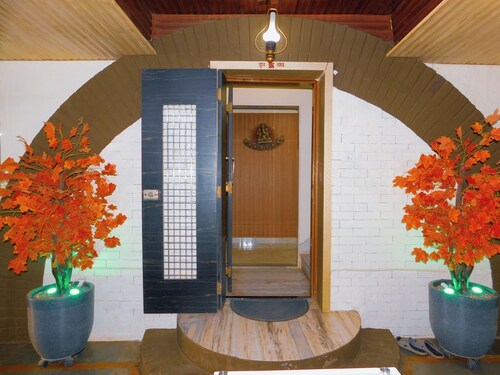 Hotel Nest In, Malad