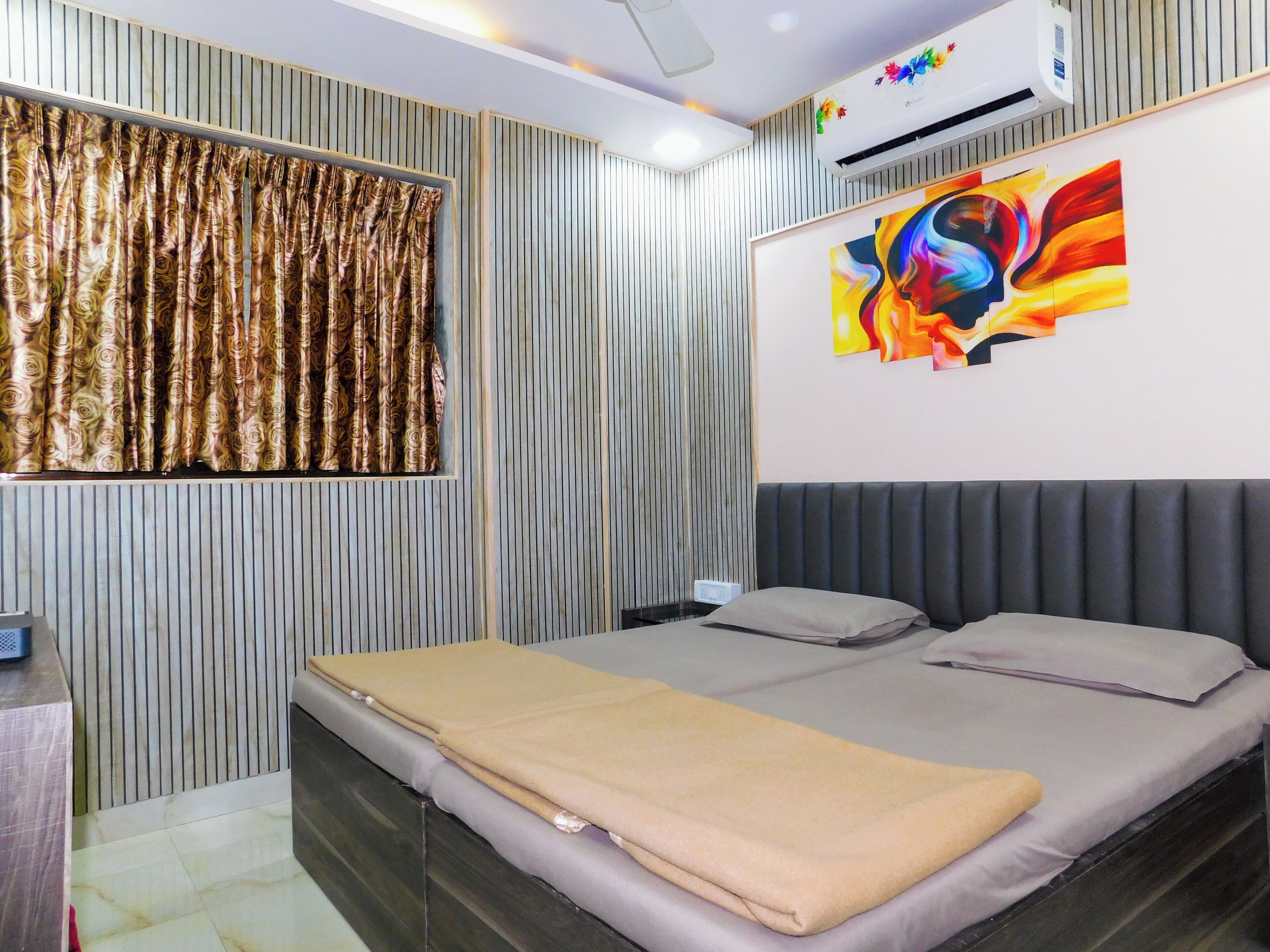 Deluxe Room | Pillowtop beds, in-room safe, desk, free WiFi