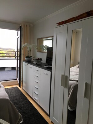 2 Schlafzimmer, Schreibtisch, Bügeleisen/Bügelbrett, kostenloses WLAN