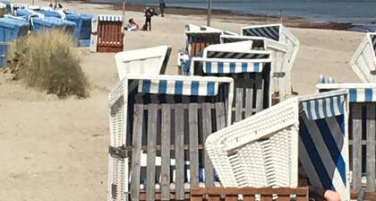 3-Zi. Penthousewohnung mit Dachterrasse und Balkon direkt am Yachthafen u.Strand