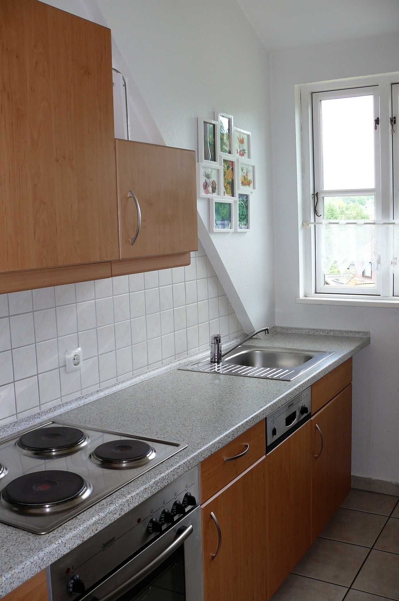 Réfrigérateur, four, lave-vaisselle, chaise haute