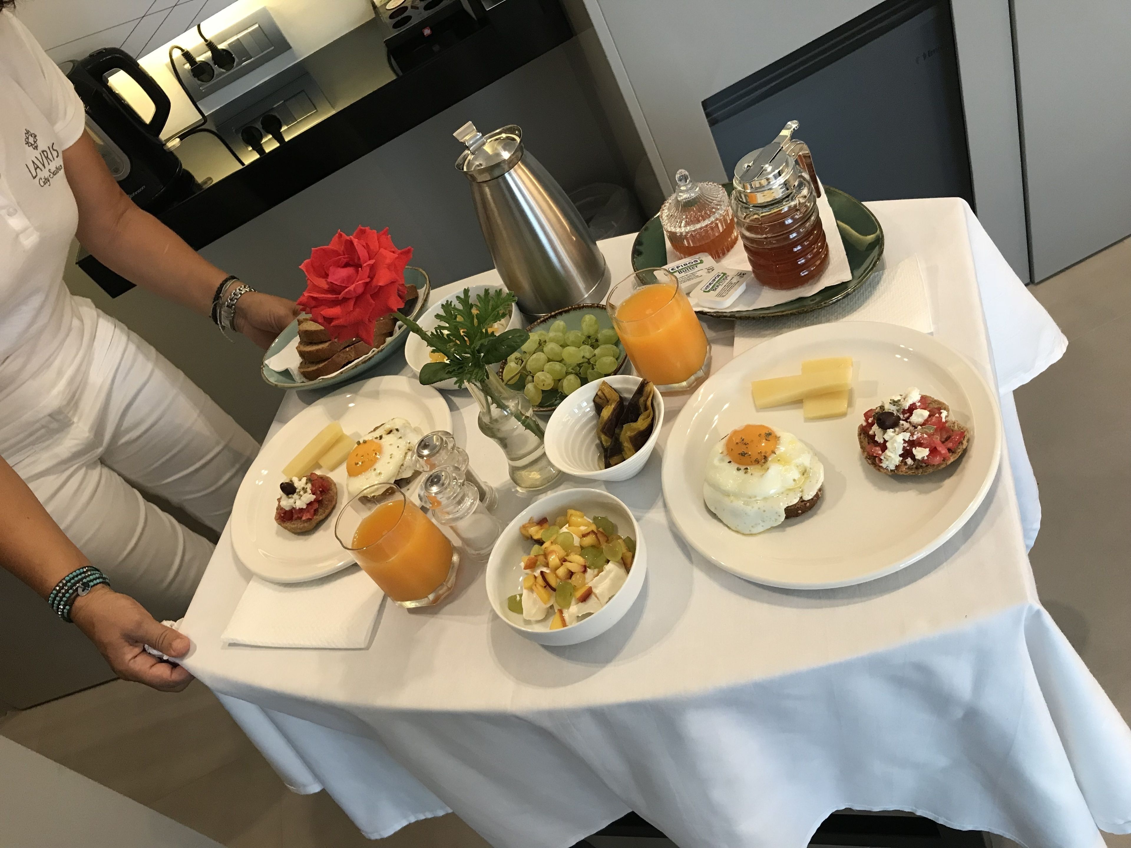 Colazione servita nei giorni feriali (22.5 EUR a persona) 