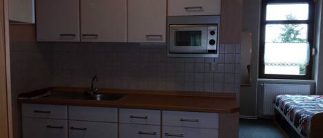 Fridge, microwave, oven, coffee/tea maker