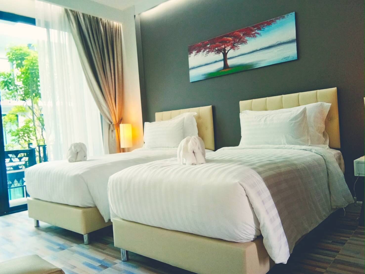 superior twin room, 1 bedroom | minibar, in-room safe, individually decorated, individually furnished