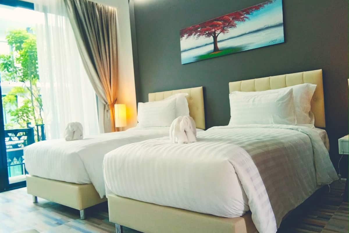 superior twin room, 1 bedroom | minibar, in-room safe, individually decorated, individually furnished