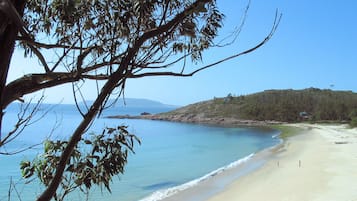 Una spiaggia nelle vicinanze, teli da spiaggia