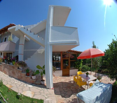 Natural Holiday Houses