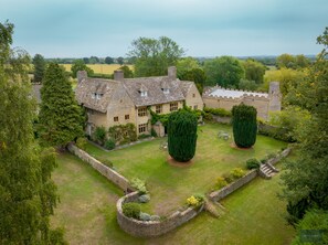 Exterior - Charney Manor (Wantage)
