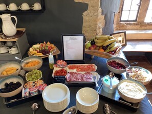 Petit déjeuner composé de spécialités régionales compris tous les jours