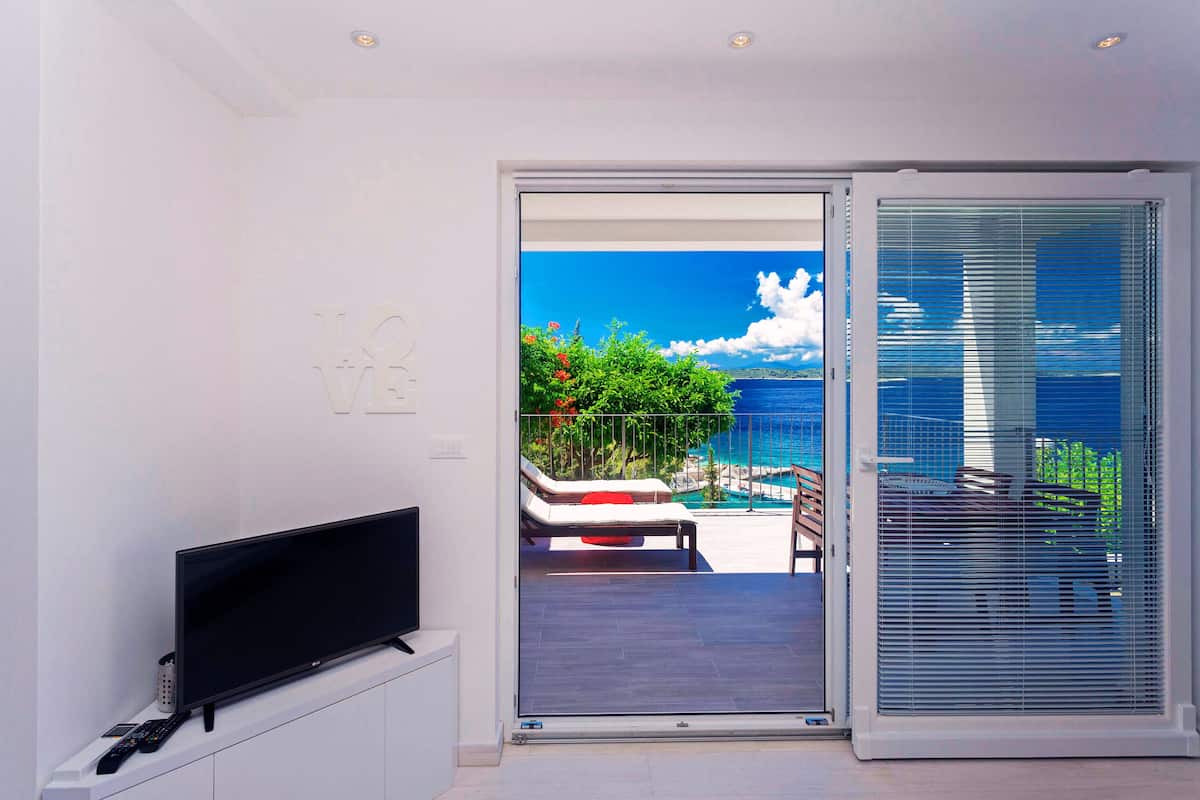 Superior Apartment (Deep Blue) | Terrace/patio