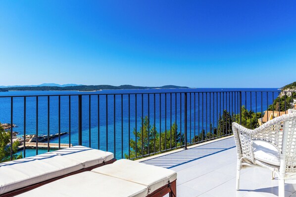 Panoramic Penthouse, Sea View (One & Only) | Terrace/patio