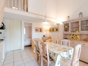 Dining - Charming 3-Room Villa with Pool, Terrace, Private Parking, Near Beach and Town Centre, Sleeps 5 (Narbonne-Narbonne Plage-Narbonne Plage)