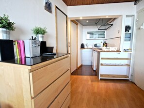 Fridge, microwave, stovetop, coffee/tea maker