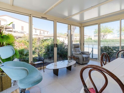 Spacious 5-Room House with Pool, Terrace, WiFi, and Parking - Sleeps 8