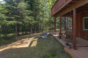 Property grounds - The Price is Right at the Starbright House: Cheery & Quiet Family Home (Cooper Landing)