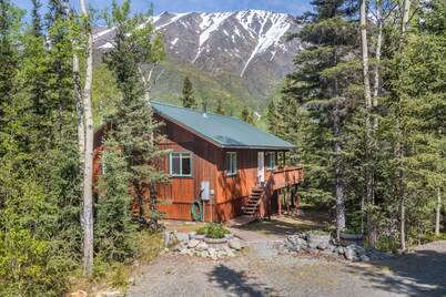 The Price is Right at the Starbright House: Cheery & Quiet Family Home