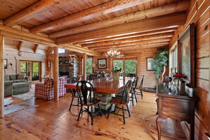Dining - Elegant Cabin on Mountain Ridge (Vilas)