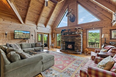 Elegant Cabin on Mountain Ridge