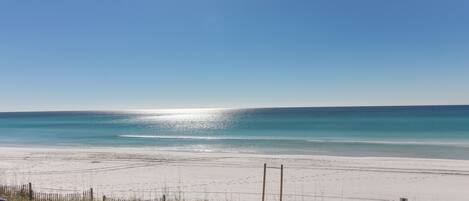 Una spiaggia nelle vicinanze