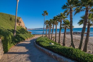 På stranden og solsenger