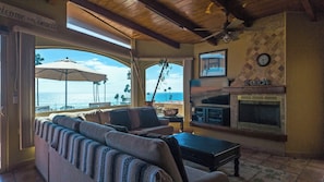 Smart-TV, Kamin, Videospiele, DVD-Player