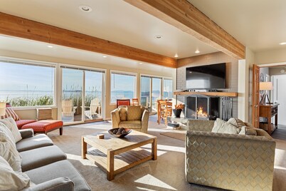 West Beach House - low bank waterfront, with 1 GB WIFI, WFH - NEW hot tub!