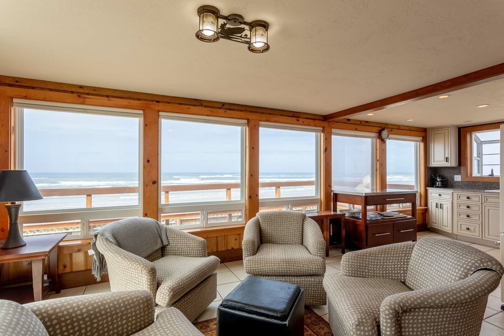 Televisión, reproductor de DVD, futbolito y tenis de mesa 