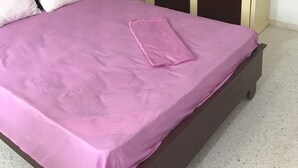 Appartement, 2 slaapkamers | 2 slaapkamers, een bureau, verduisterende gordijnen, gratis wifi