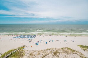 På stranden