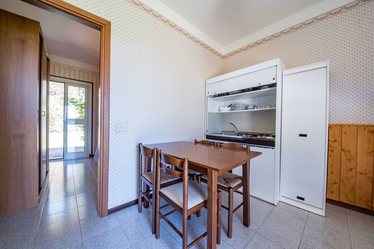 Apartment, Annex Building | Private kitchenette | Stovetop, cookware/dishes/utensils