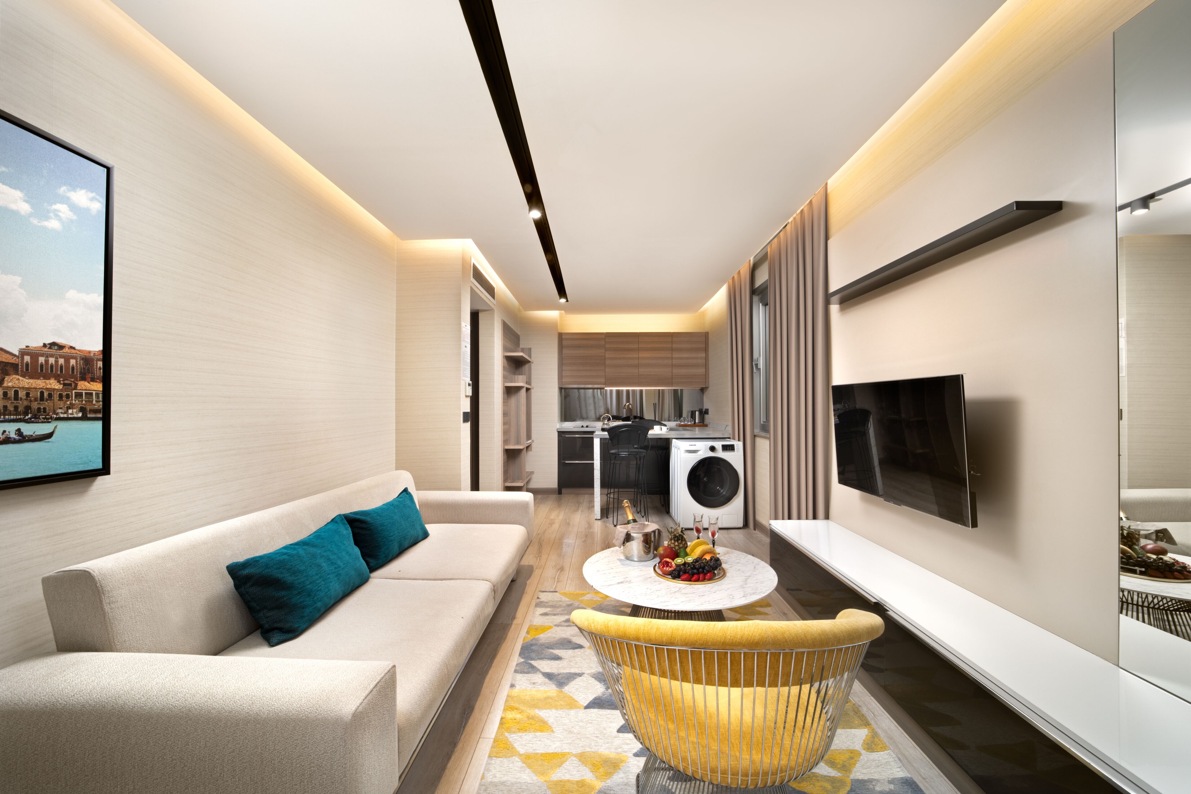 deluxe suite, kitchen | living area