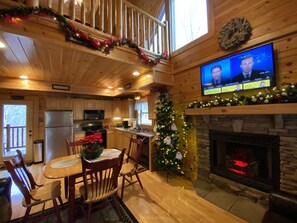 Fridge, microwave, oven, stovetop - Rustic style two  story 2BR cabin   hot tub,jacuzzi , 7 min from Pigeon Forge (Pigeon Forge)