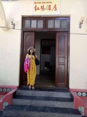 Front of property - Red Sun Hotel (Zanzibar Town)