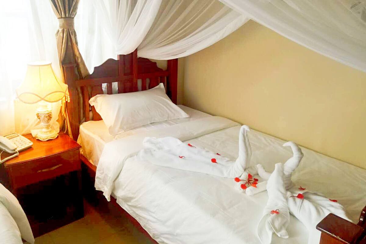 1 quarto, roupas de cama premium, escrivaninha