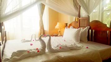 Classic Double or Twin Room | 1 bedroom, premium bedding, desk, iron/ironing board
