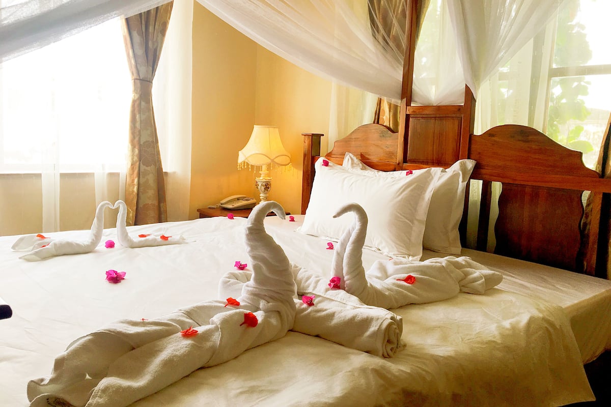 Classic Double Room | 1 bedroom, premium bedding, desk, iron/ironing board