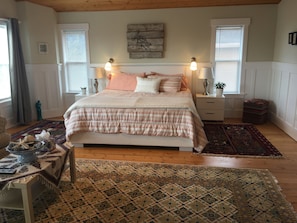 3 bedrooms, desk, iron/ironing board, travel crib