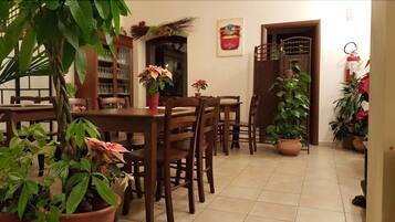 Inbegriffenes einheimisches Frühstück