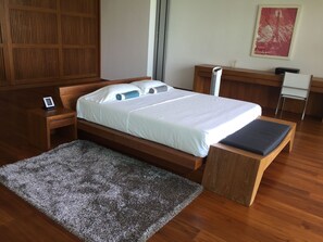 3 Bedrooms Villa  | 3 soverom, safe på rommet, skrivebord og strykejern/-brett