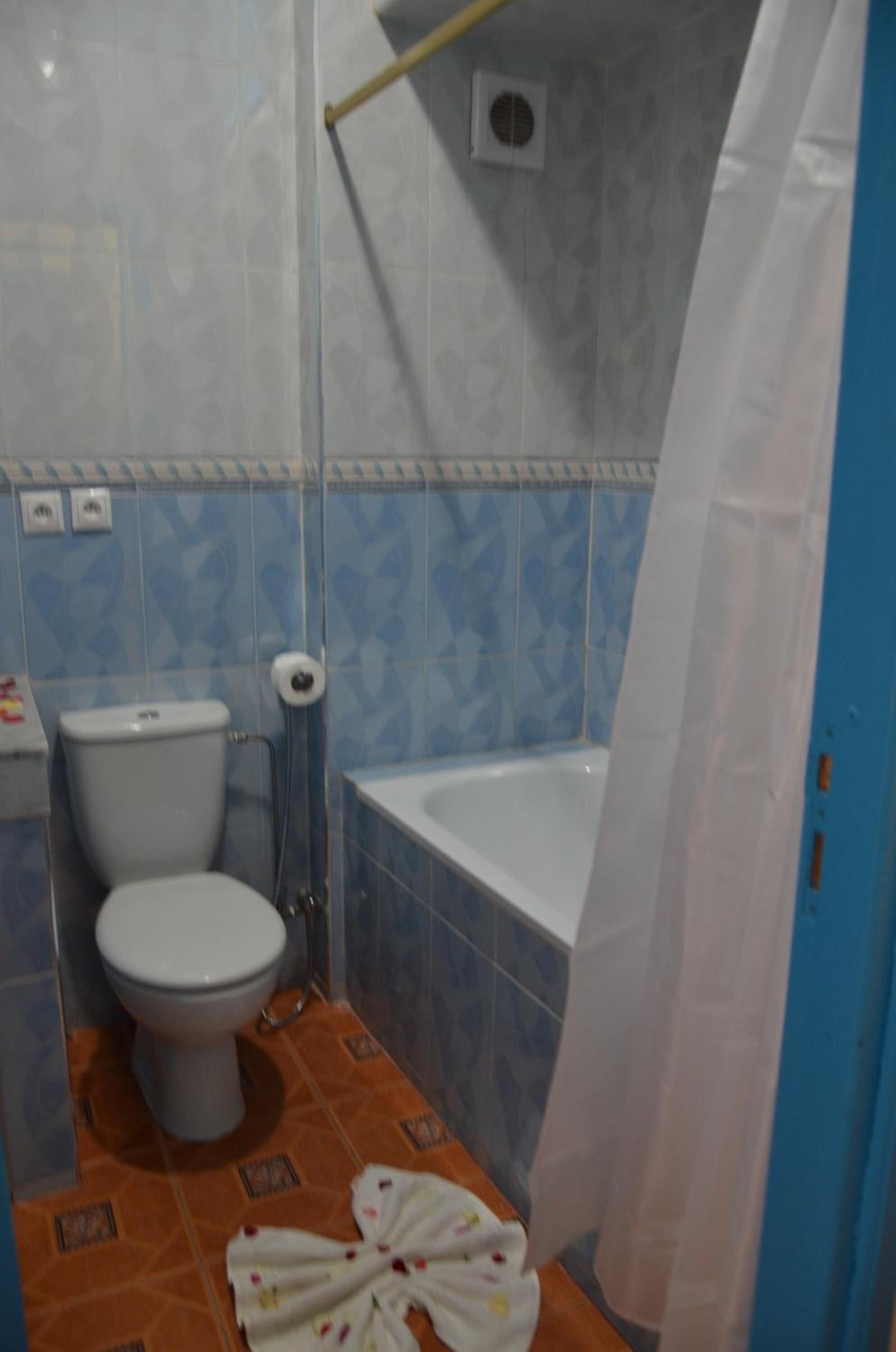 free toiletries, towels