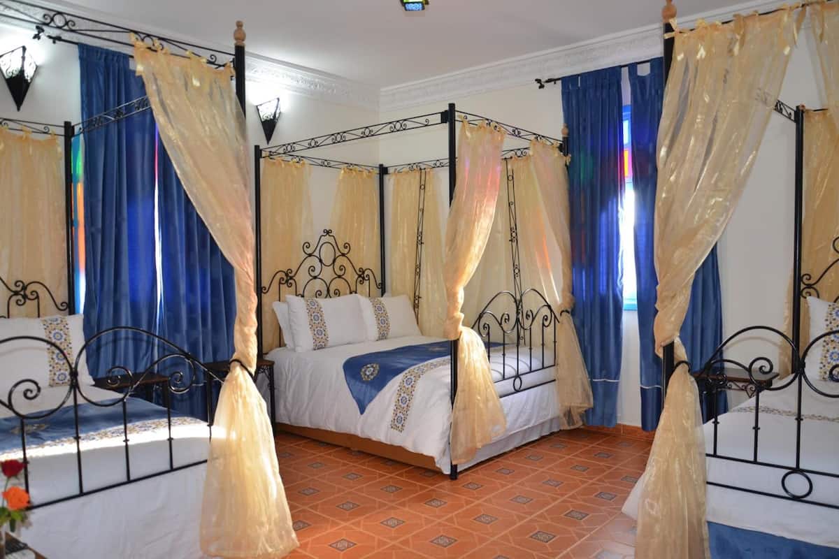 desk, soundproofing, rollaway beds, free wifi