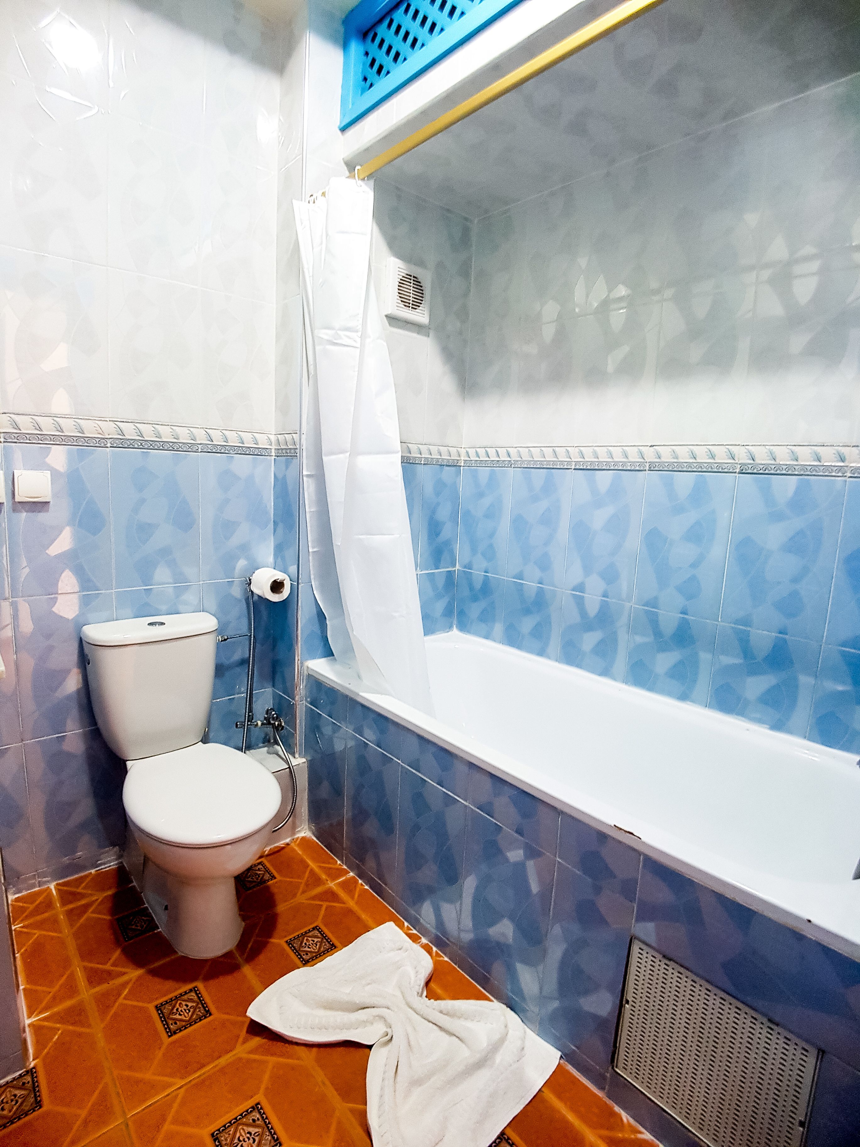 free toiletries, towels