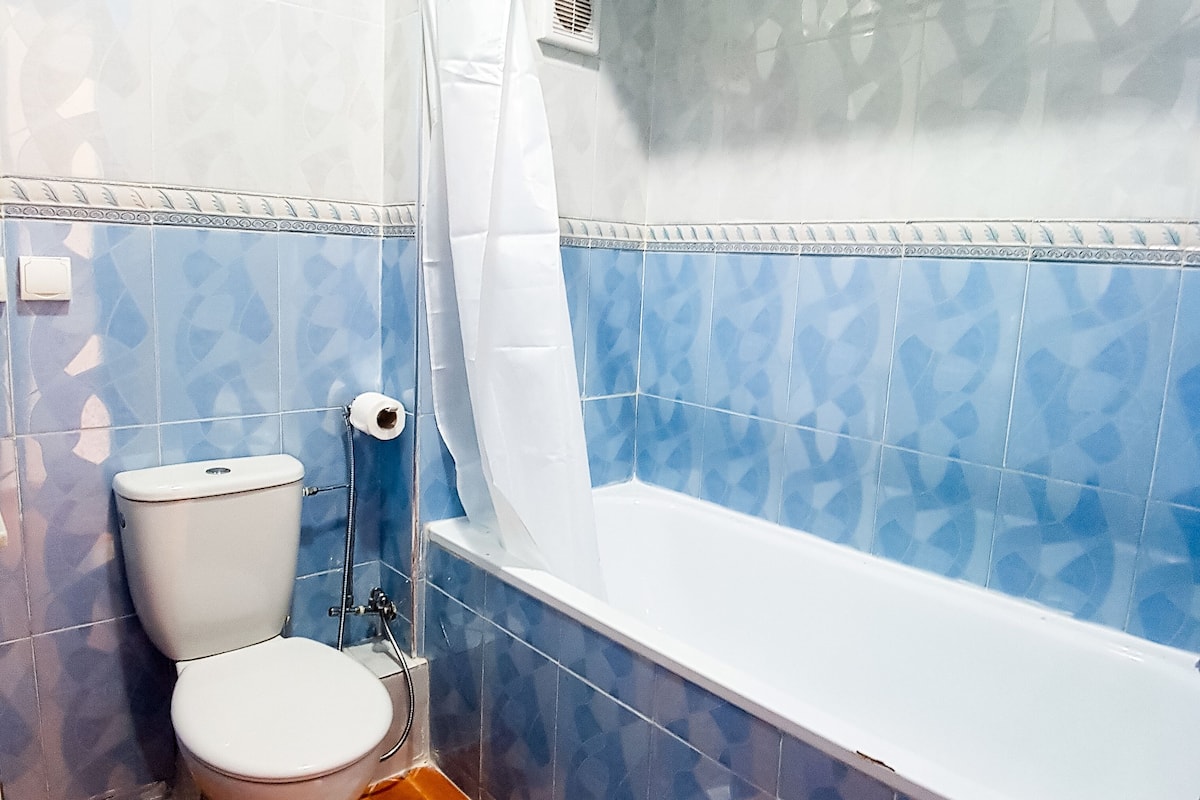 free toiletries, towels